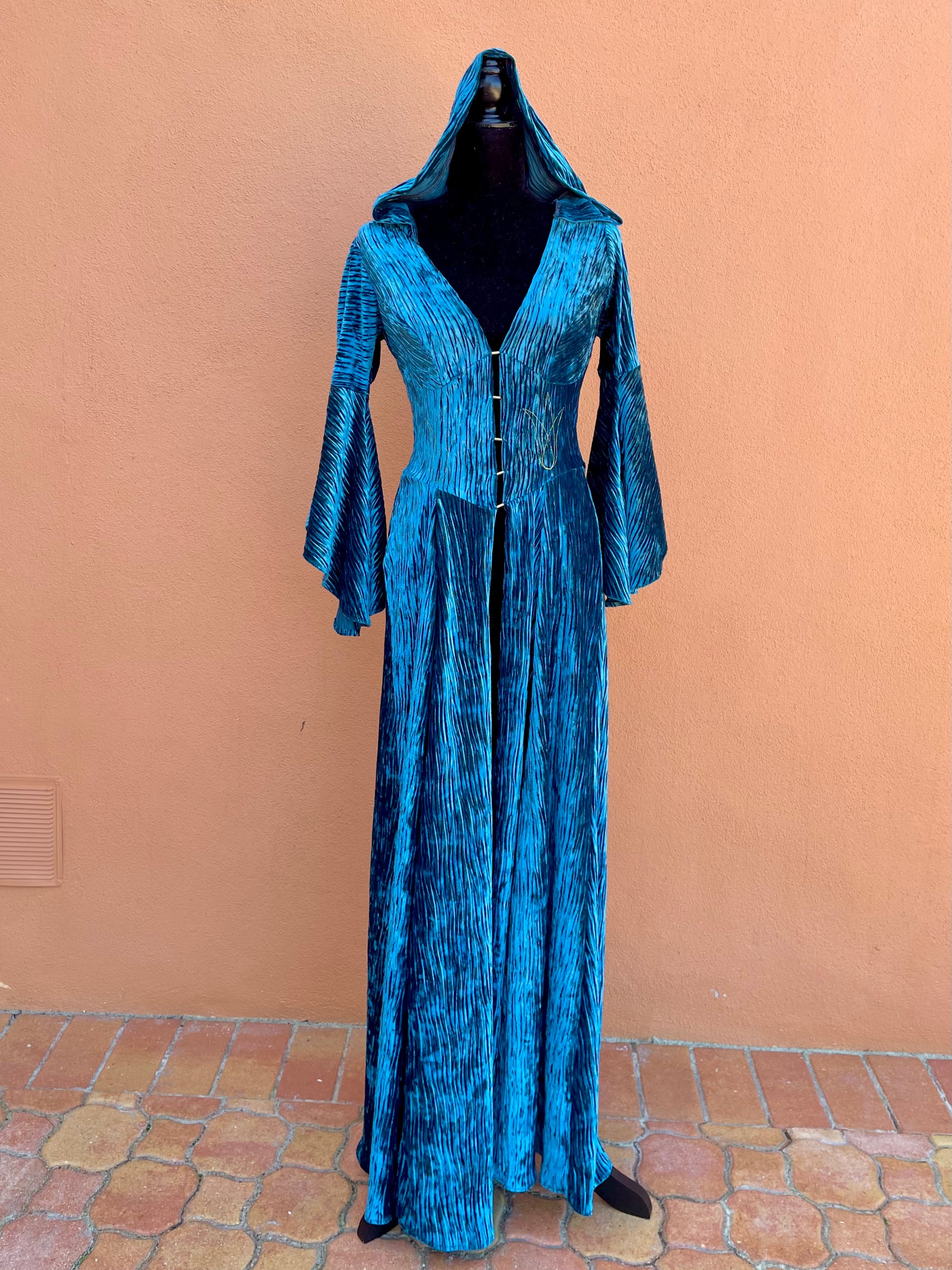 Bahr Ahmar Robe