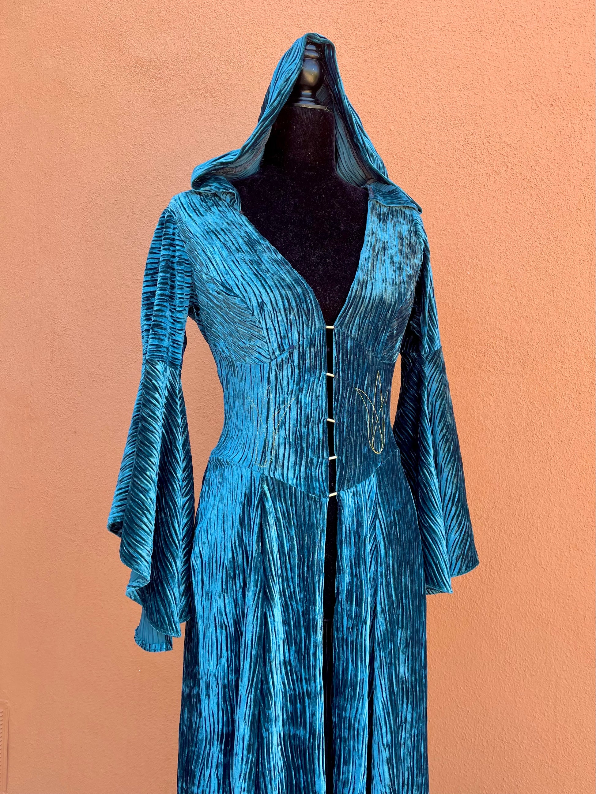 Bahr Ahmar Robe