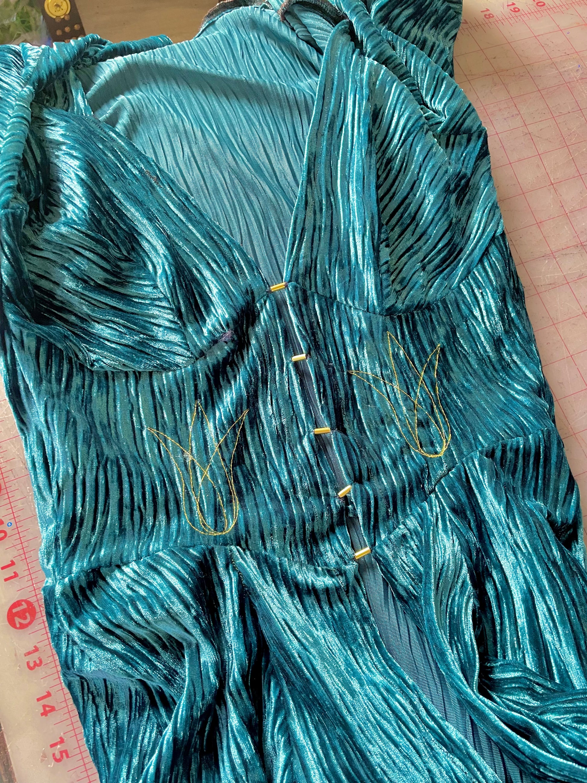 Bahr Ahmar Robe