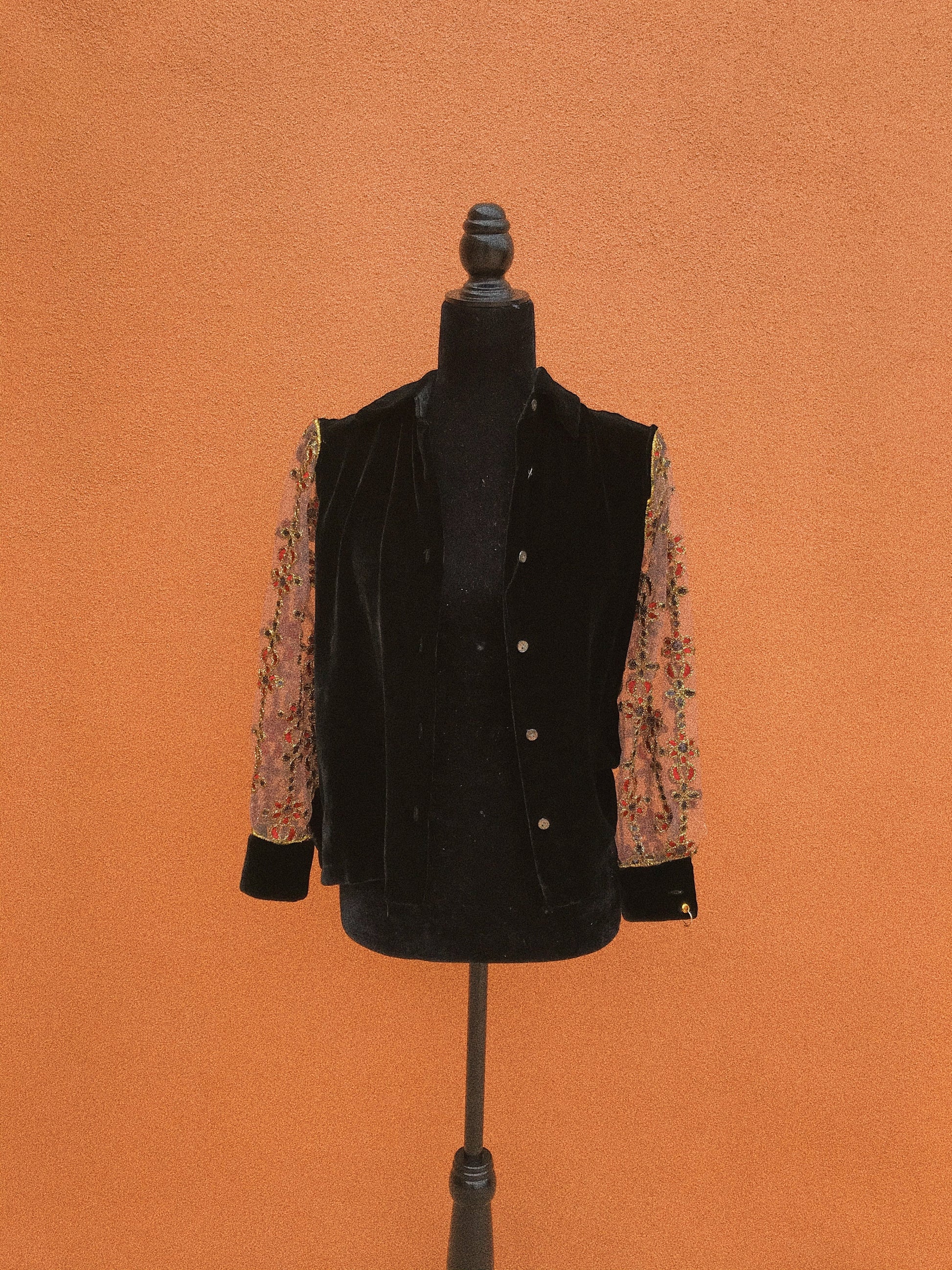 Royalty button up